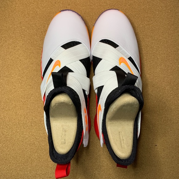 Nike LeBron Soldier XII (GS) Basketball Shoes - Picture 4 of 7